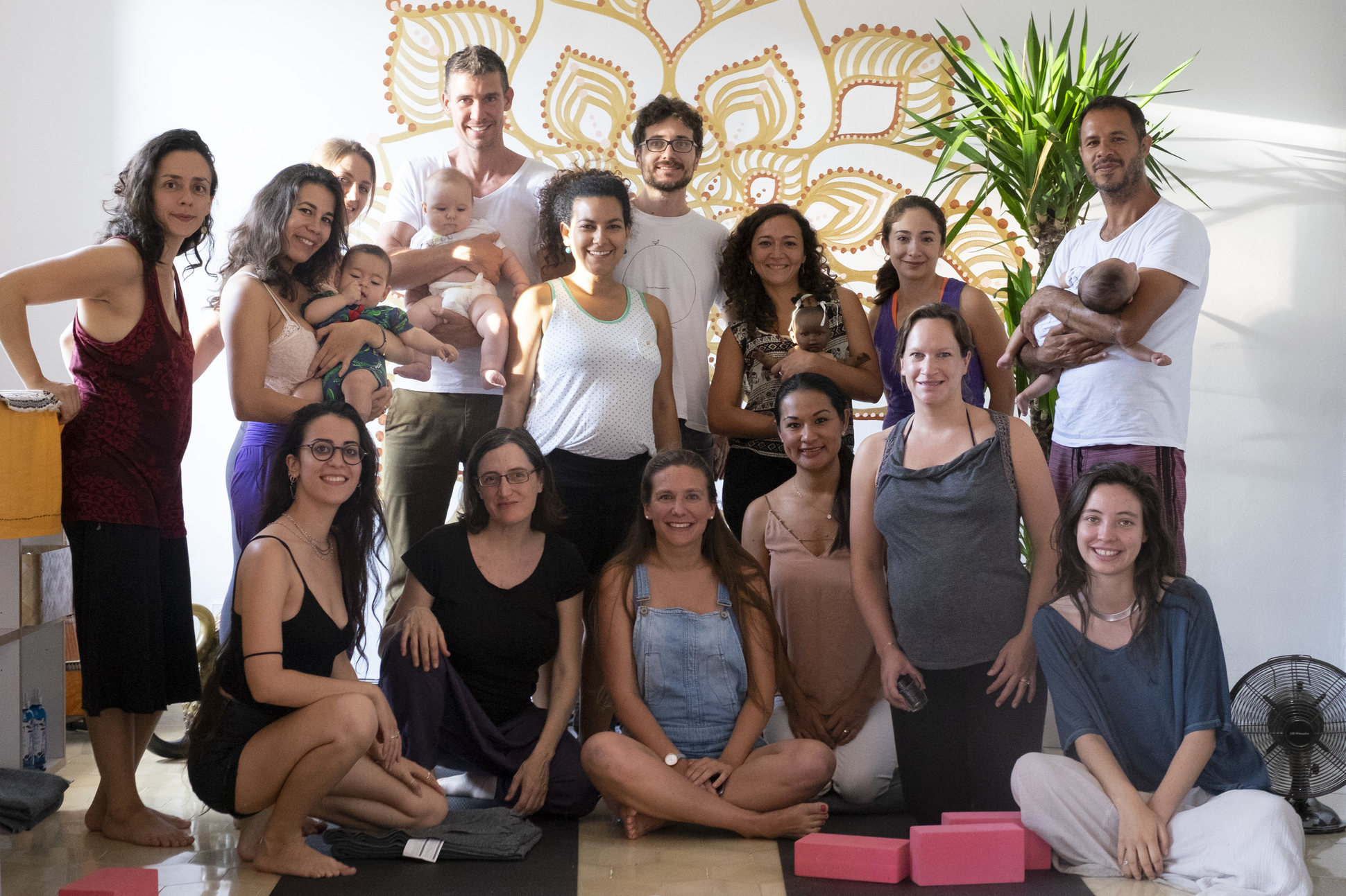 Group photo Mamas at the Muments Wellness Barcelona Yoga class
