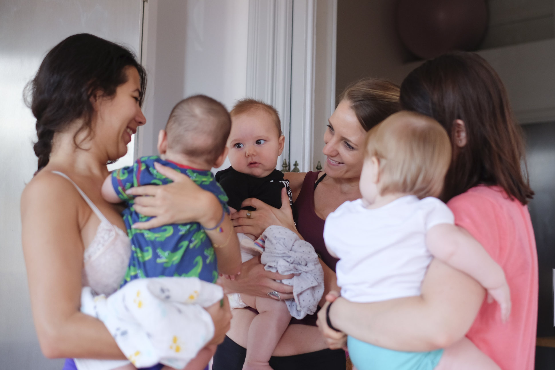 Moms at the Muments Wellness Barcelona event, Yoga class with babies